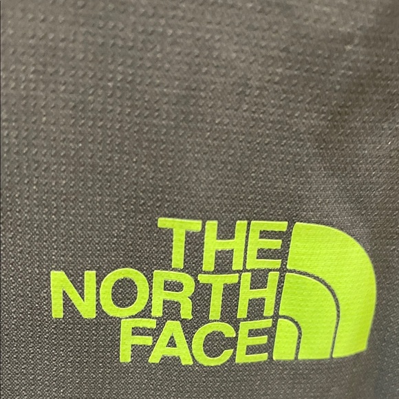 The North Face Two-Tone Green Jacket - Picture 2 of 3